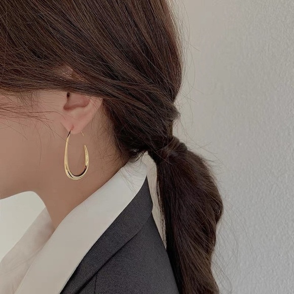 New Anthro Molten Gold Hoop Earrings ~ Silver or Gold Threader Hoops - Picture 11 of 16